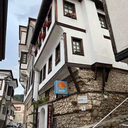 Patche Residence - A Wine Cellar Hideaway In The Historic Home Of Revolutionary Metodi Patche 奥赫里德 外观 照片