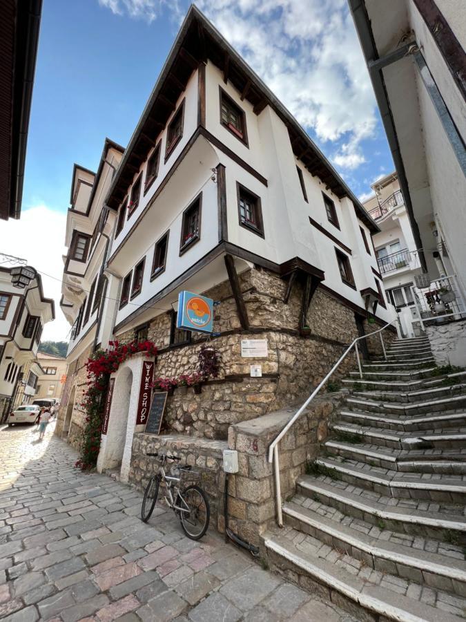 Patche Residence - A Wine Cellar Hideaway In The Historic Home Of Revolutionary Metodi Patche 奥赫里德 外观 照片
